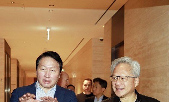 'SK·엔비디아 협력' 함께 걷는 최태원·젠슨 황
