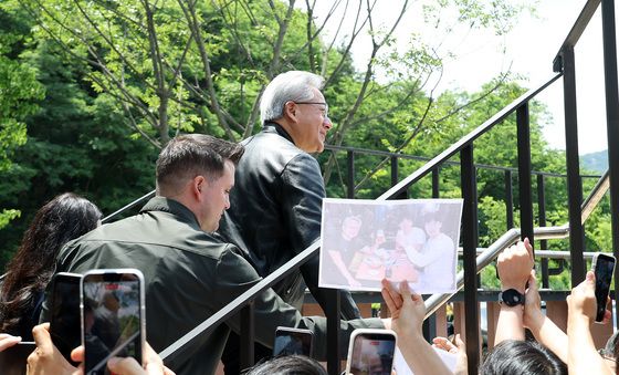 서울대학교 방문한 젠슨 황