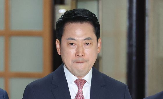 기자회견 향하는 장동혁 대표