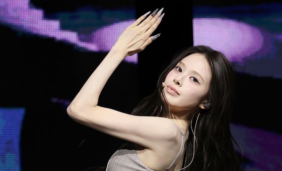 방지민, 예쁨 흩날리며