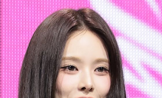 인사말 하는 이즈나 방지민