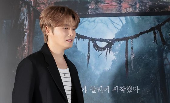 김재중, 영화관 등장한 '신사'