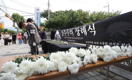 6·3 지방선거 후폭풍 '민주주의 장례식'