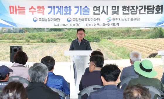 이승돈 농진청장, 마늘 수확 기계화 현장 점검