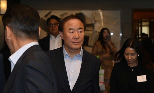 젠슨 황과 면담 위해 이동하는 전영현 삼성 부회장