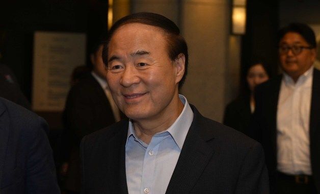 젠슨 황과 면담 위해 이동하는 전영현 삼성 부회장