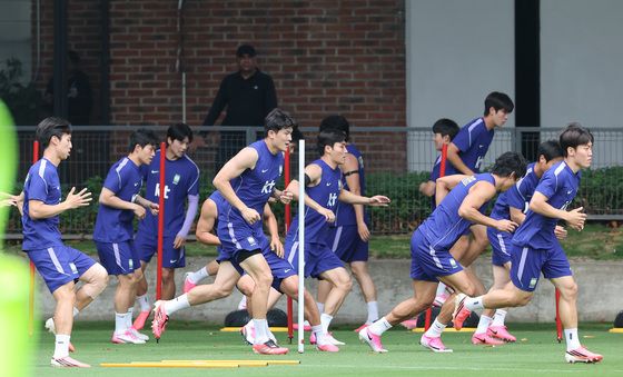 훈련하는 축구대표팀 선수들