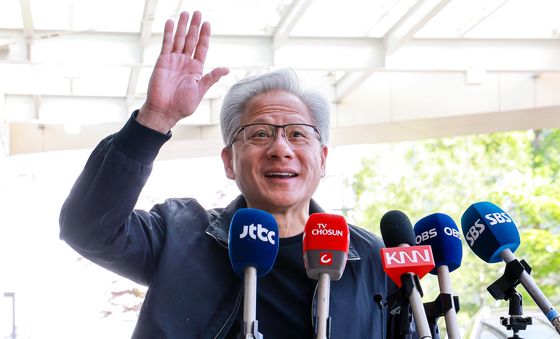 출국하는 젠슨 황