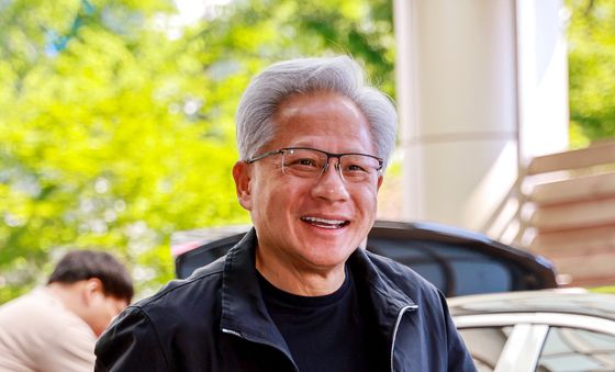 한국 일정 마치고 출국하는 젠슨 황