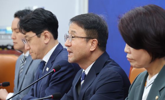 발언하는 한병도 민주당 원내대표