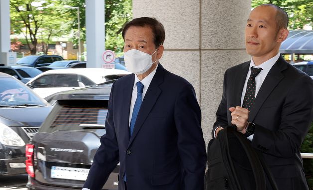 '국감 위증 혐의'로 재판 출석하는 류희림 전 방심위원장