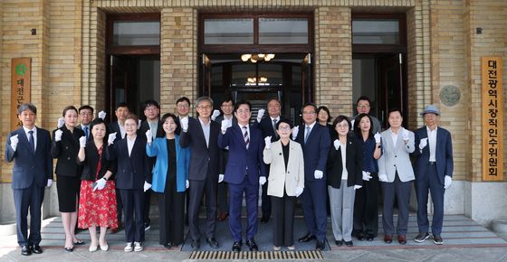 기념촬영하는 대전시장 인수위원회