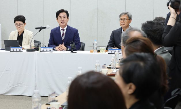 인수위 전체회의 주재하는 허태정 당선인