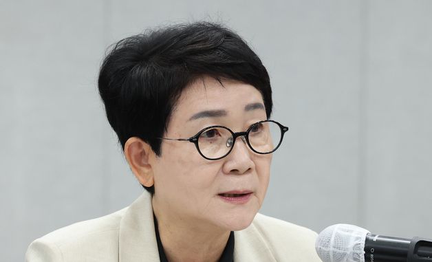 인사말하는 박정현 인수위원장