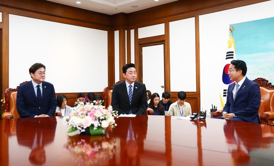 인사말하는 조정식 국회의장