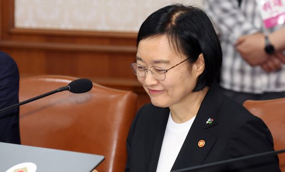 미소짓는 한성숙 후보자