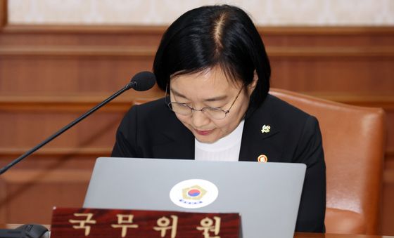 인사하는 한성숙 후보자