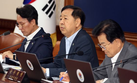 국무회의에서 발언하는 구윤철 부총리