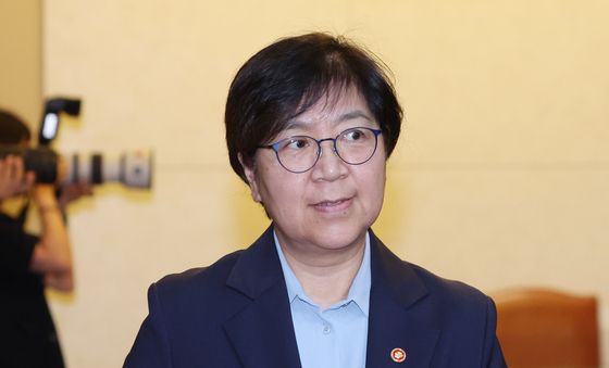 국무회의 참석하는 정은경 장관