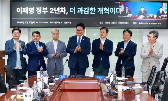 손뼉치는 송영길·김상욱