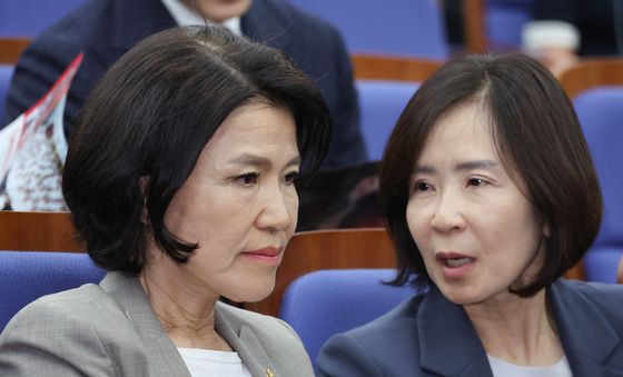 대화하는 이진숙·최수진