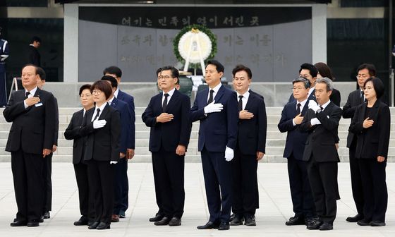 현충원 찾은 오세훈 시장 '민선 9기 출범'