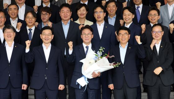 파이팅외치는 김민석 총리
