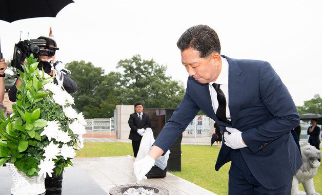 충혼탑 참배하는 김장호 구미시장