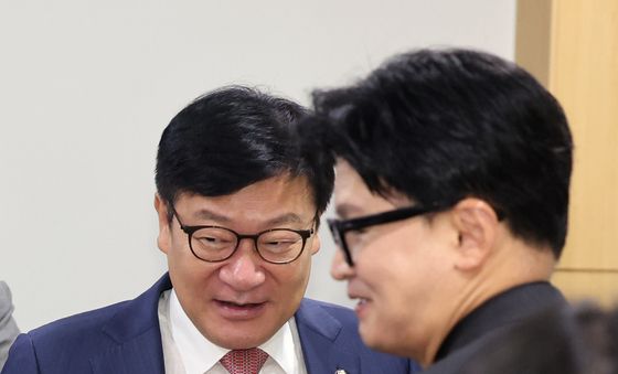 토론회서 만난 정점식·한동훈