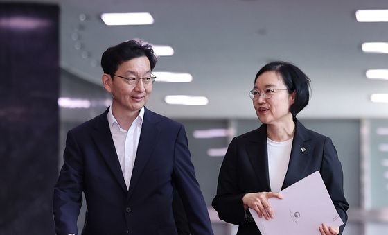 집무실 향하는 한성숙 신임 총리
