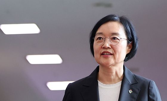 집무실 향하는 한성숙 신임 총리