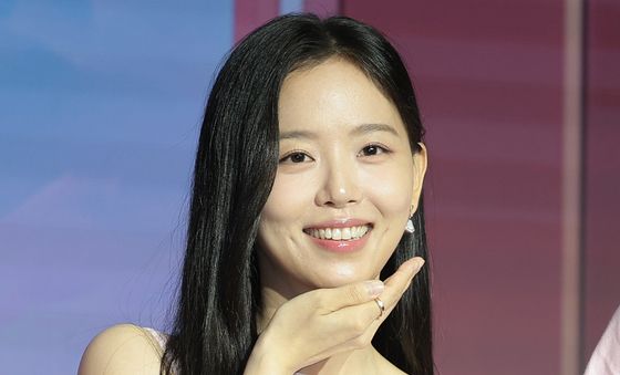 강한나, 로맨틱한 애교 플러팅