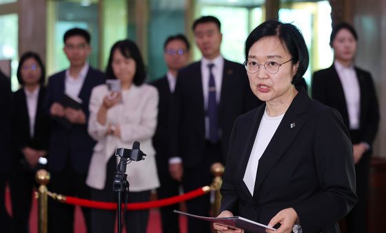 도어스테핑하는 한성숙 신임 총리