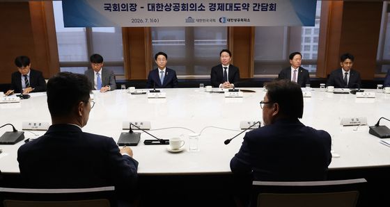 마주 앉은 국회와 재계
