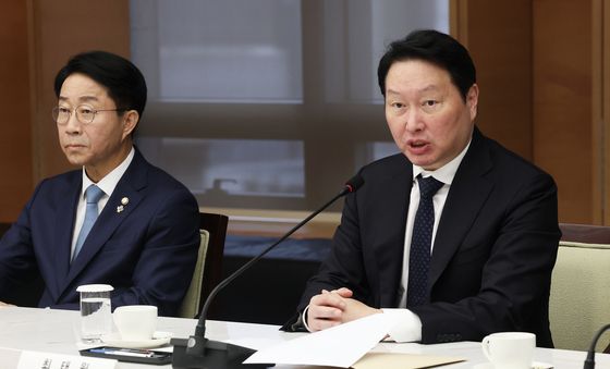경제계 현안 전달하는 최태원 회장