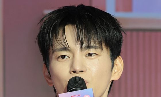 인사말 하는 서인국
