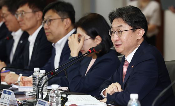 민관 합동간담회서 인사말 하는 이억원 금융위원장