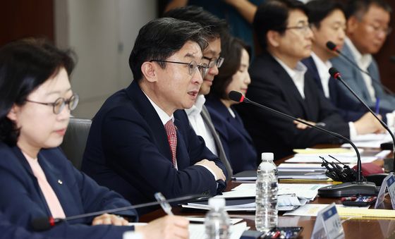민관 합동간담회서 인사말 하는 이억원 금융위원장