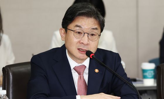 민관 합동간담회서 인사말 하는 이억원 금융위원장