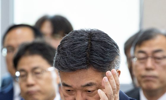선관위 국조특위 출석한 윤호중 장관