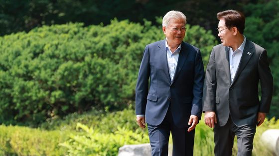 이재명 대통령, 문재인 전 대통령과 오찬 회동