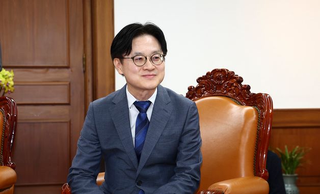 국회의장 만난 김정관 장관