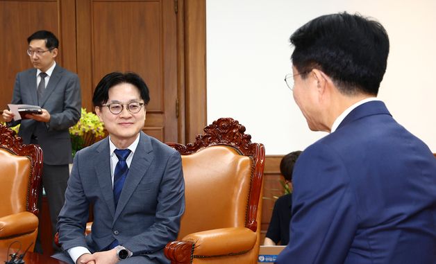 국회의장 만난 김정관 장관