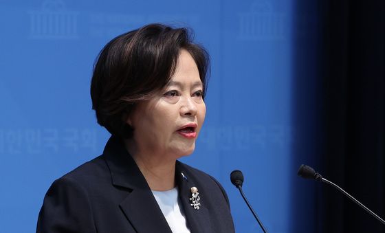 기자회견하는 정춘생 조국혁신당 의원