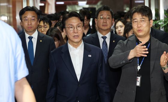 김민석 전 총리, 국회 복귀