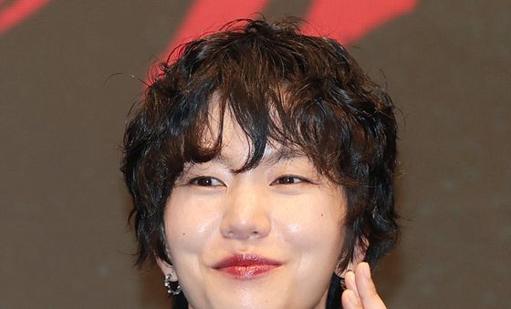 미소짓는 이설