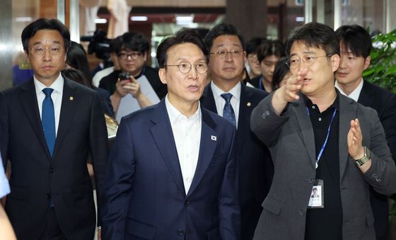 국회로 복귀한 김민석 전 총리