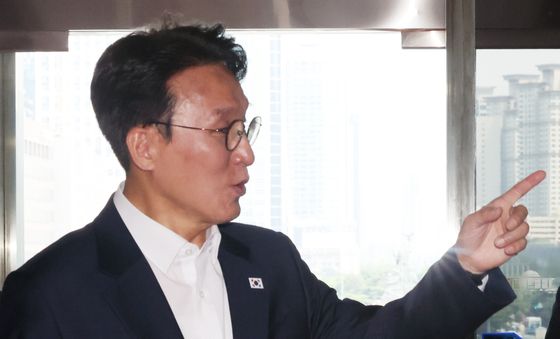 국회로 복귀한 김민석 전 총리