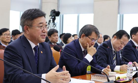 국조특위 답변하는 윤호중 장관
