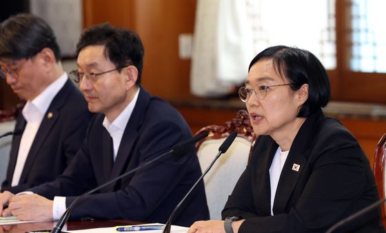 AI 혁신 관계장관 간담회 모두 발언하는 한성숙 총리